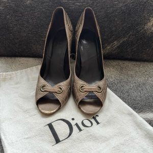 Vintage Christian Dior
Leather Cutout Accent Pumps